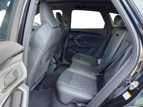 2026 Audi SQ5 S line — sličica 12