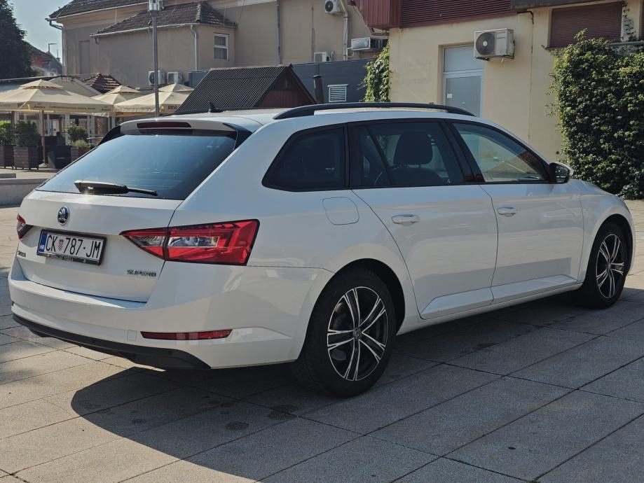 2016 Škoda Superb — fotografija 5