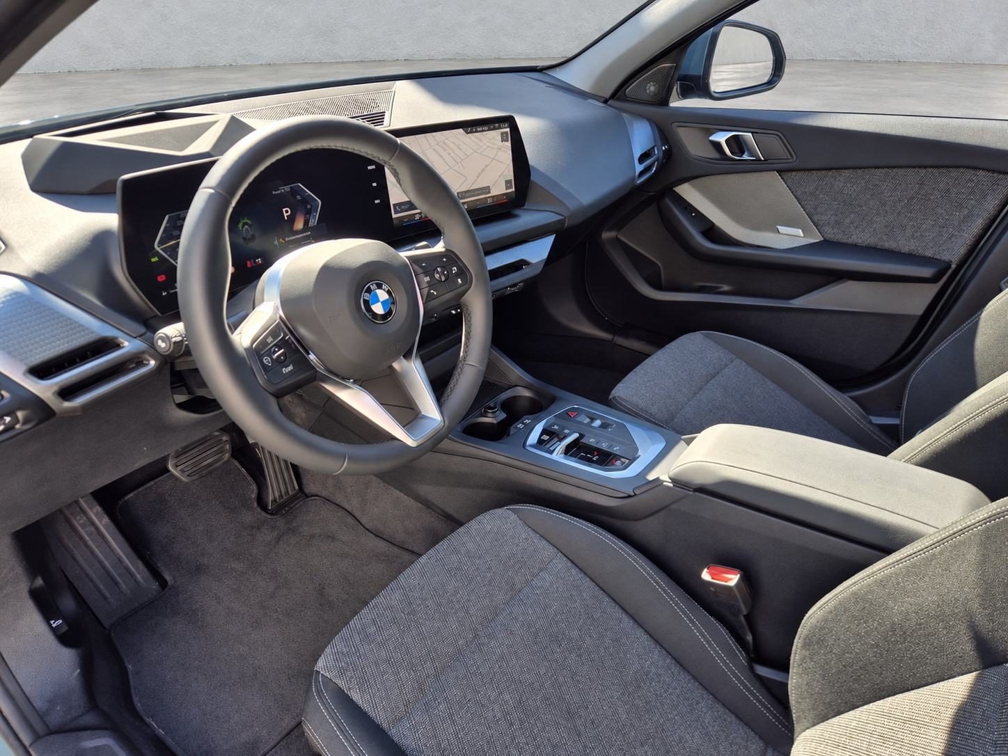 2025 BMW Serija 1 — fotografija 14