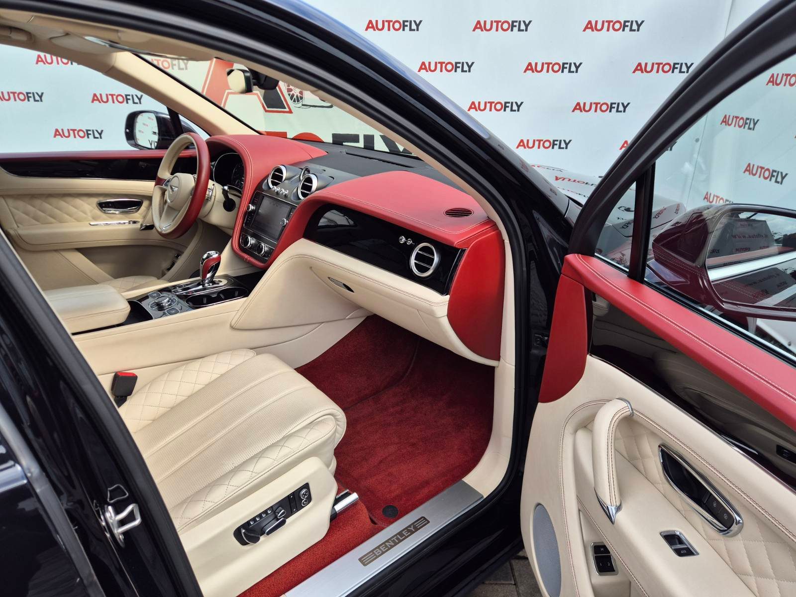 2016 Bentley Bentayga — fotografija 13
