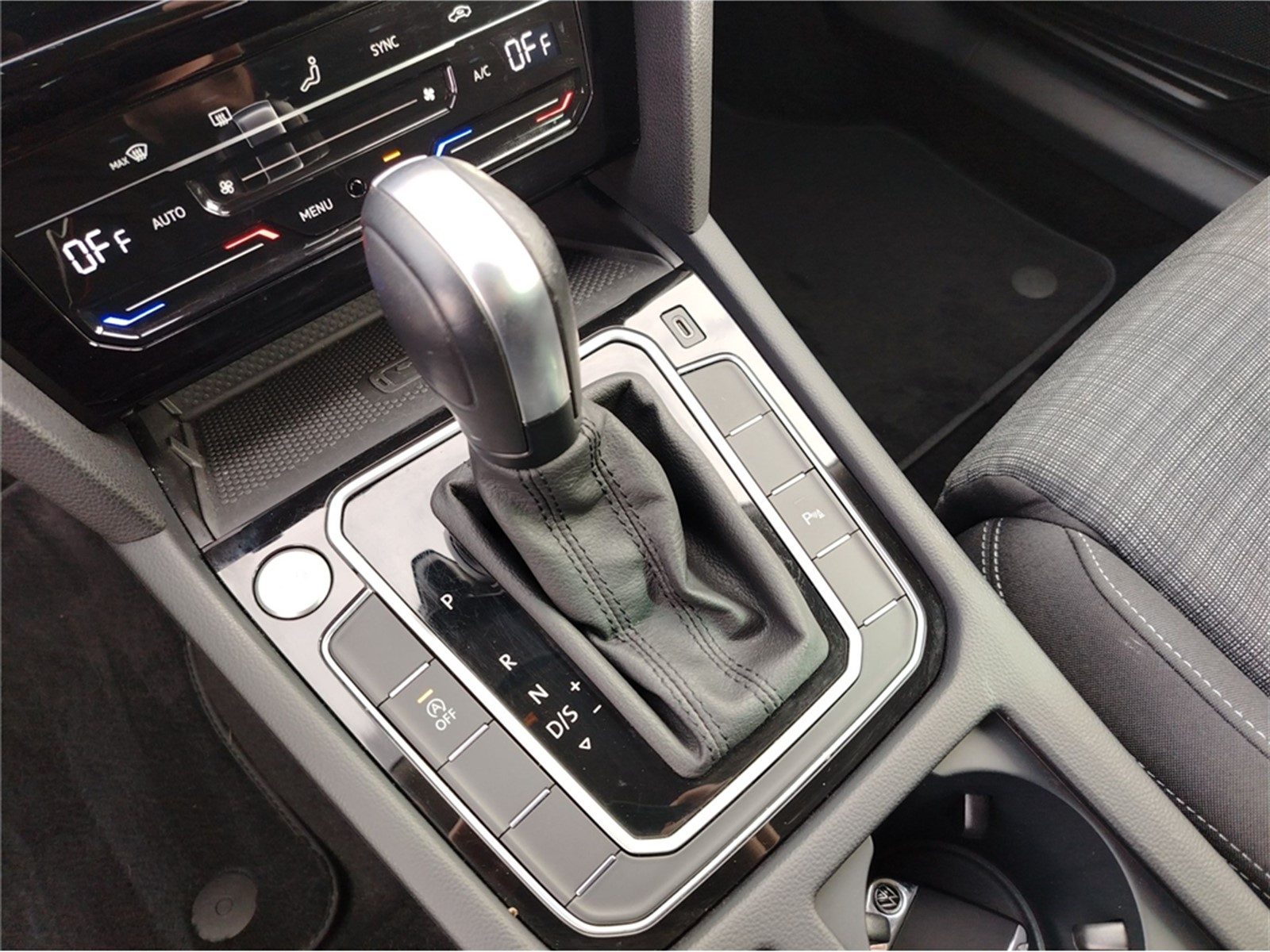 2021 Volkswagen Passat — fotografija 13
