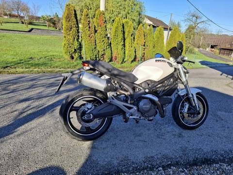 2009 Ducati Monster 696