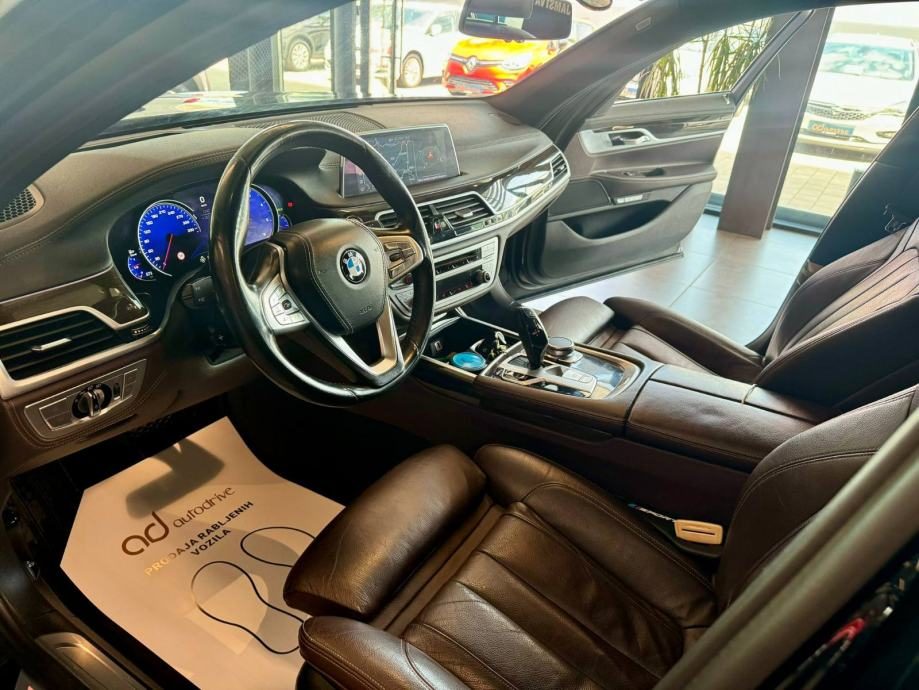 2017 BMW Serija 7 — fotografija 12