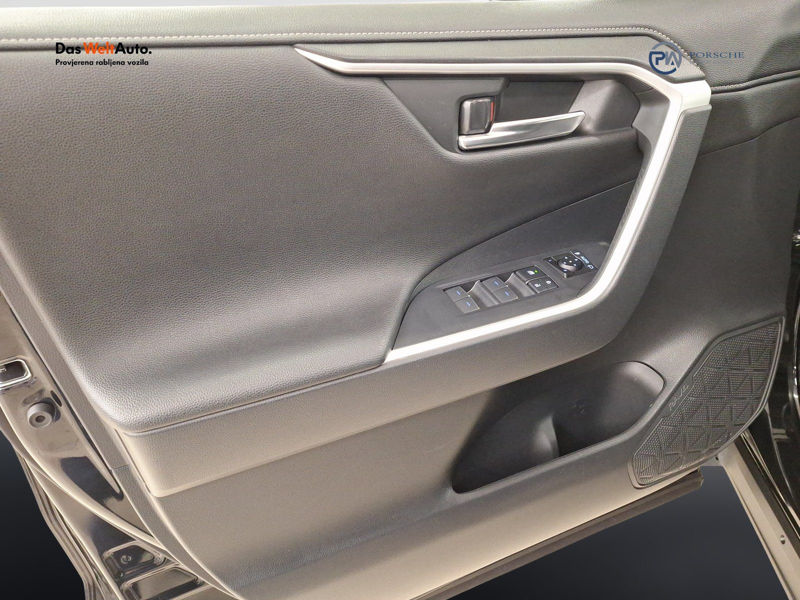 2022 Toyota RAV4 — fotografija 9