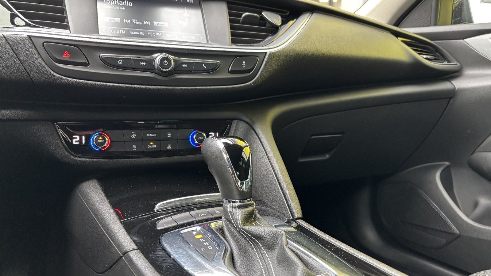 2018 Opel Insignia Sports Tourer — fotografija 15