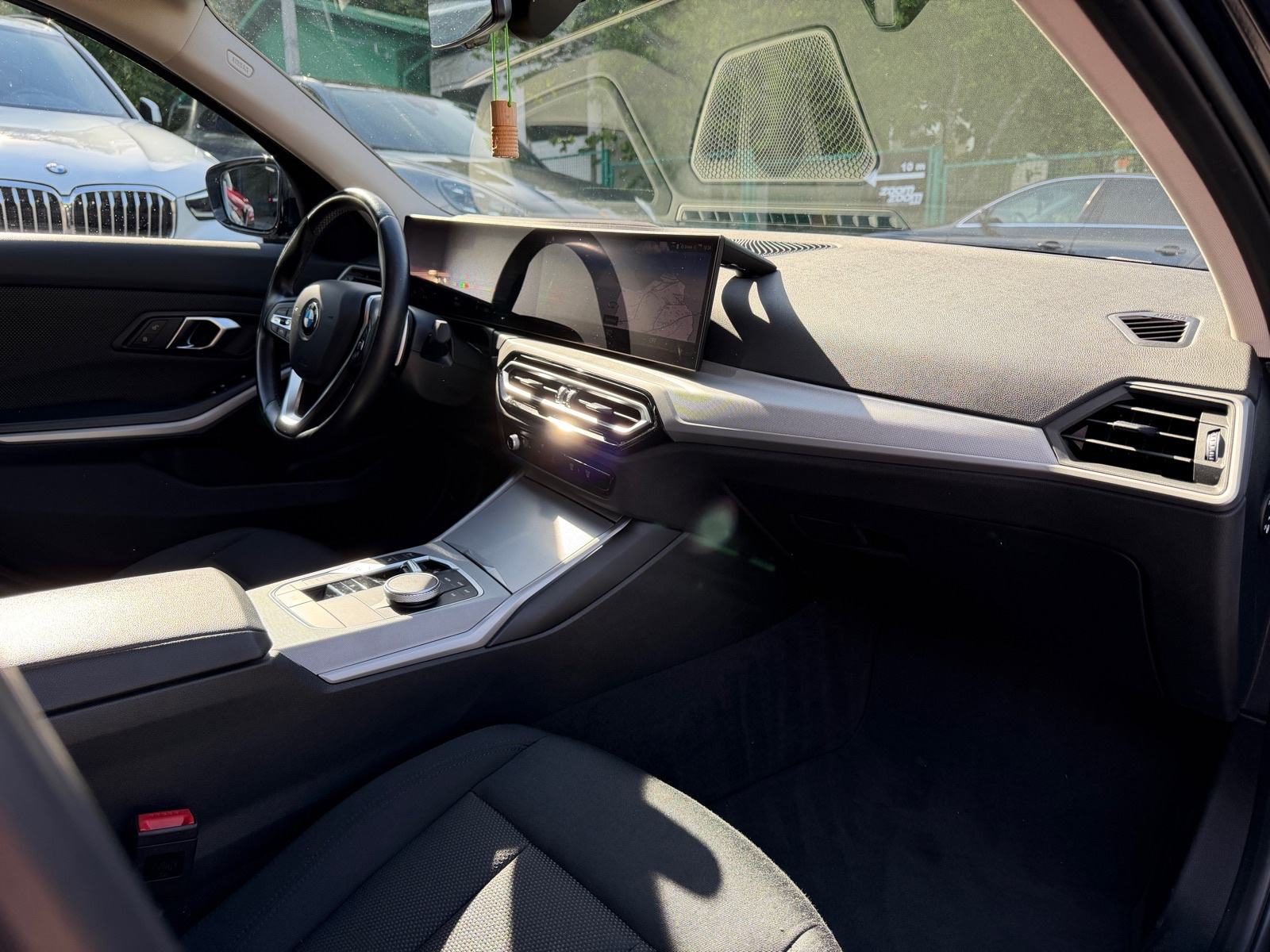 2022 BMW Serija 3 — fotografija 5