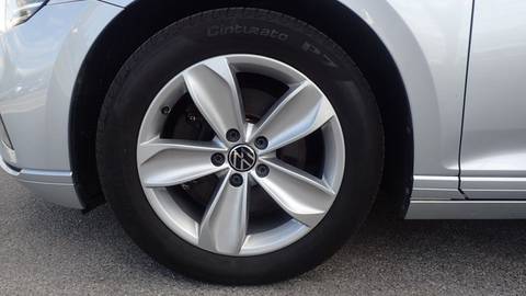 2022 Volkswagen Passat — sličica 22