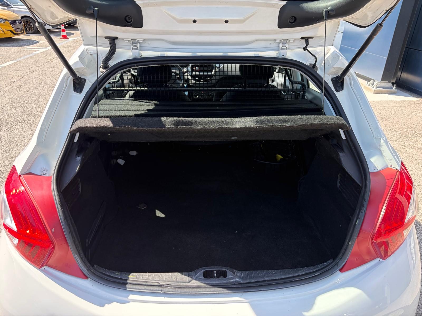 2013 Peugeot 208 — fotografija 7