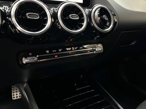 2020 Mercedes-Benz GLA — sličica 12