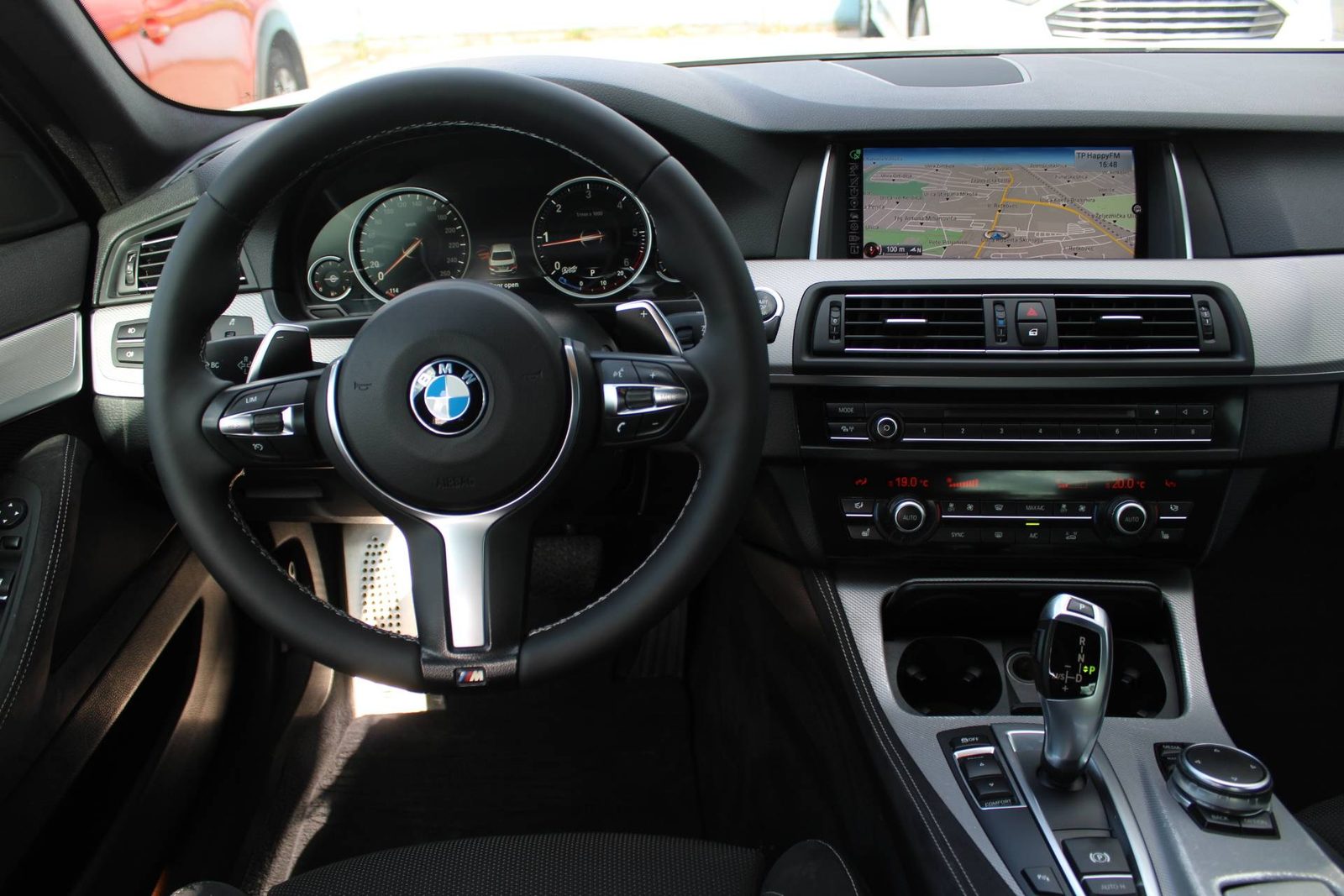 2016 BMW Serija 5 — fotografija 11
