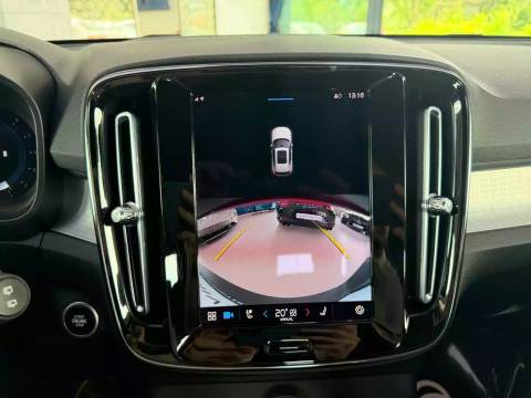 2023 Volvo XC40 — sličica 15