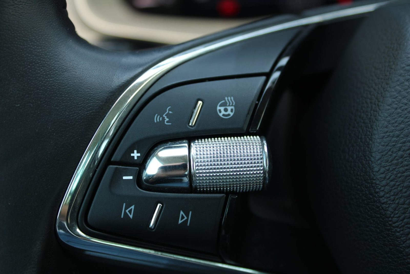 2023 Škoda Karoq — fotografija 17