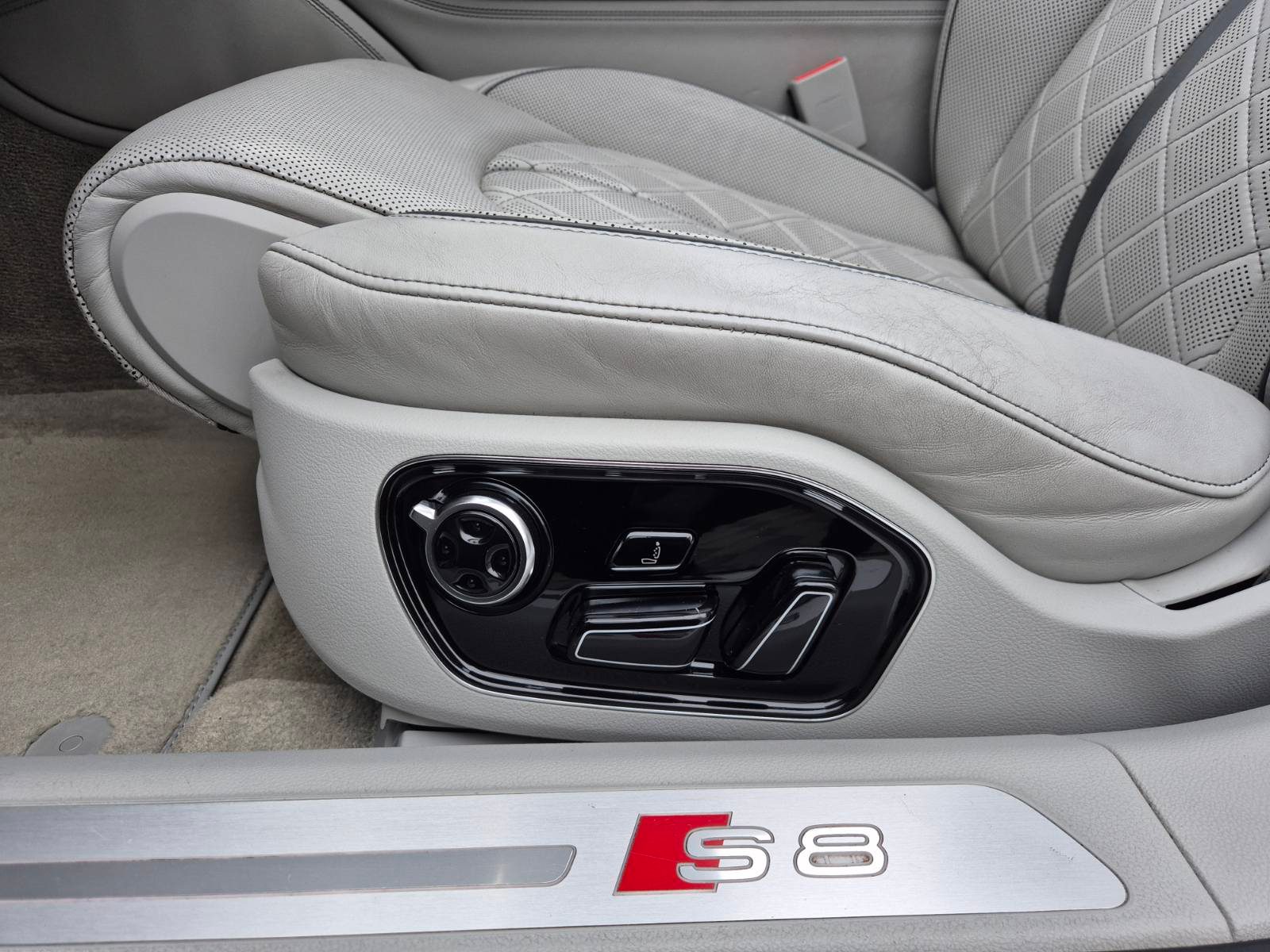 2012 Audi S8 — fotografija 22