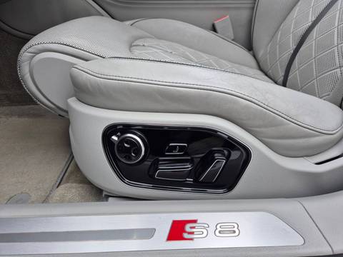 2012 Audi S8 — sličica 22