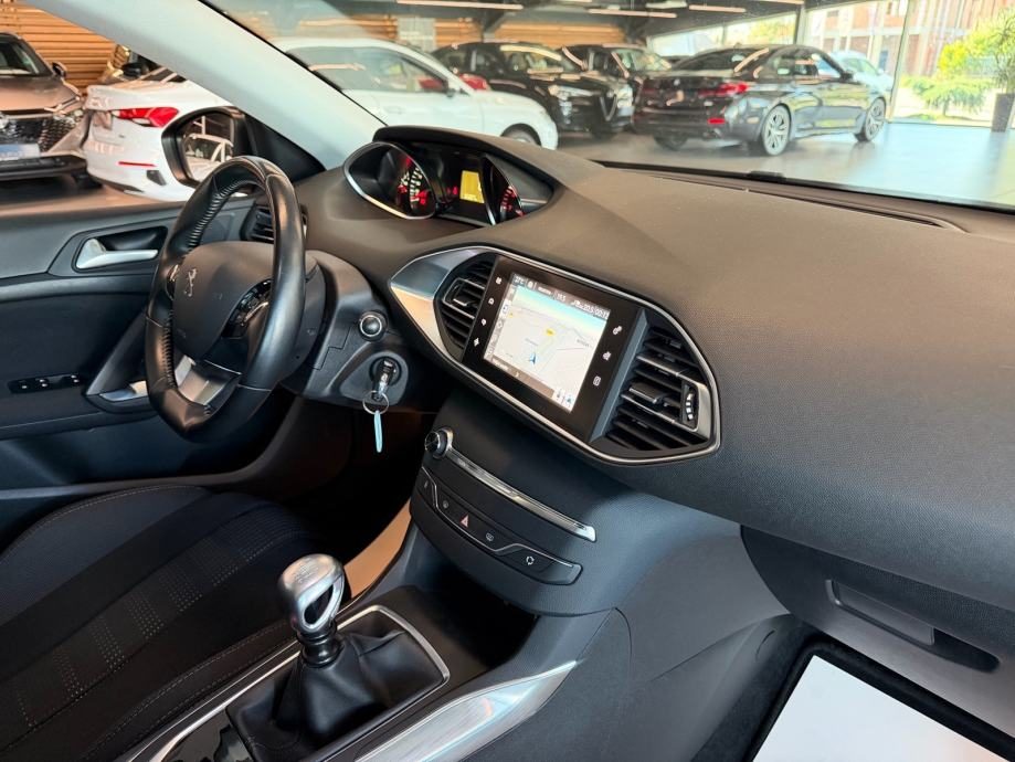 2017 Peugeot 308 — fotografija 21