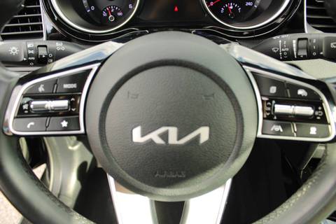 2023 Kia Xcee'd — sličica 17