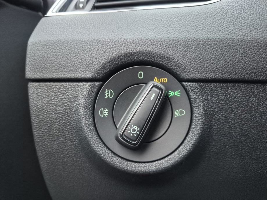 2020 Škoda Octavia Combi — fotografija 24