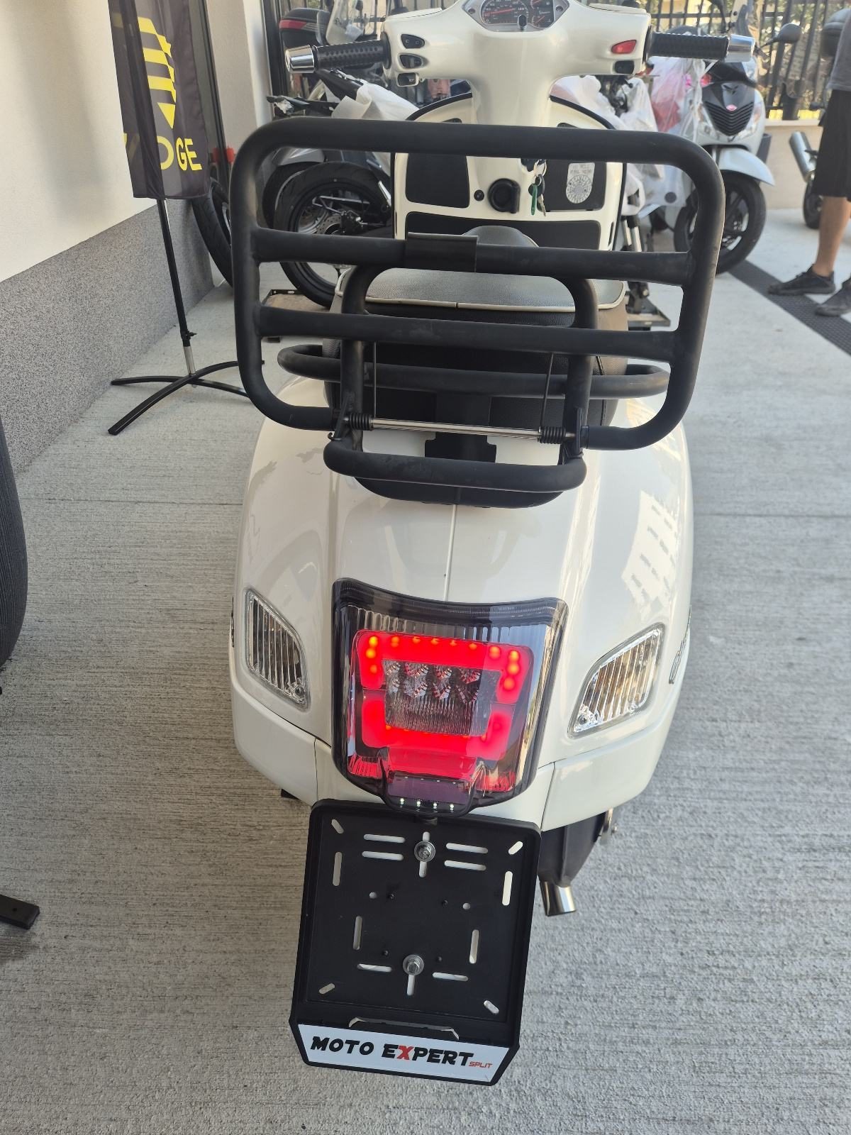 2011 Piaggio Vespa 300 — fotografija 3
