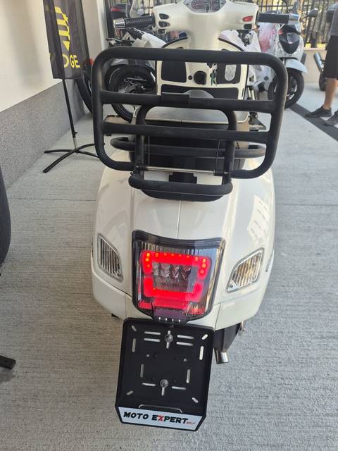 2011 Piaggio Vespa 300 — sličica 3