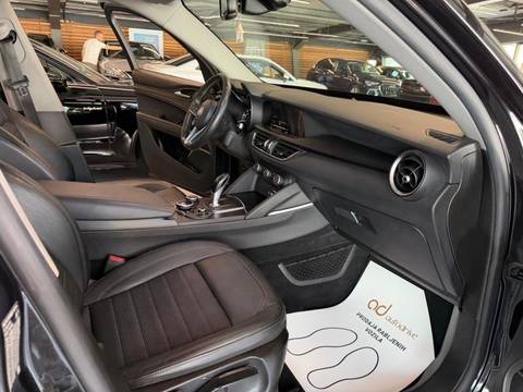 2017 Alfa Romeo Stelvio — sličica 22