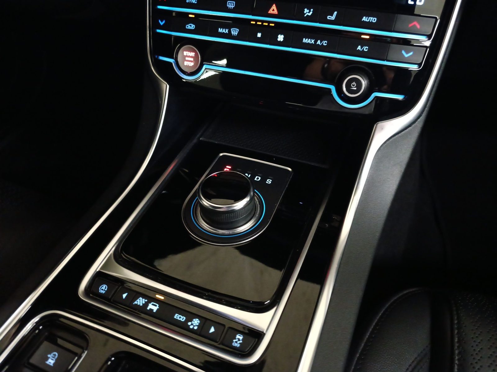 2021 Jaguar XF — fotografija 22