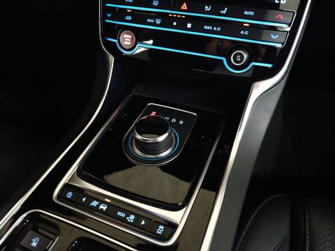 2021 Jaguar XF — sličica 22