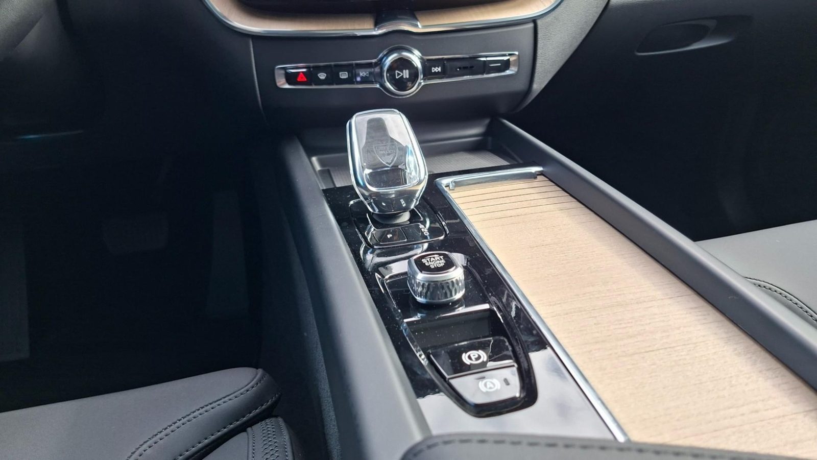 2025 Volvo XC60 — fotografija 17
