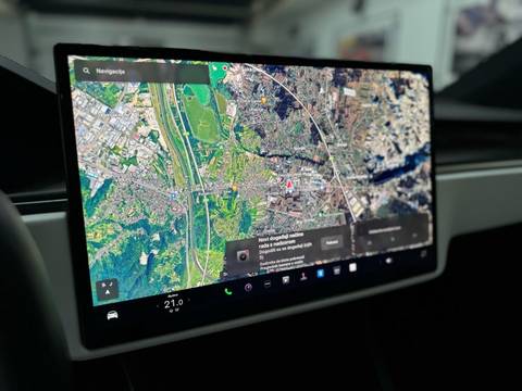 2022 Tesla Model X — sličica 13