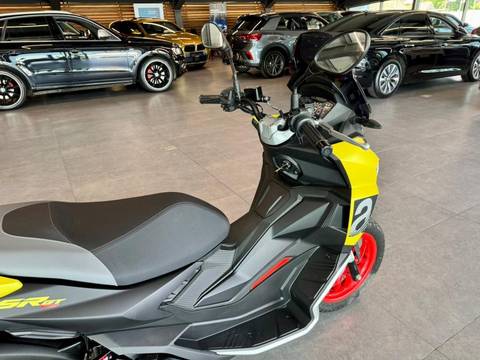 2025 Aprilia SR GT 125 — sličica 13