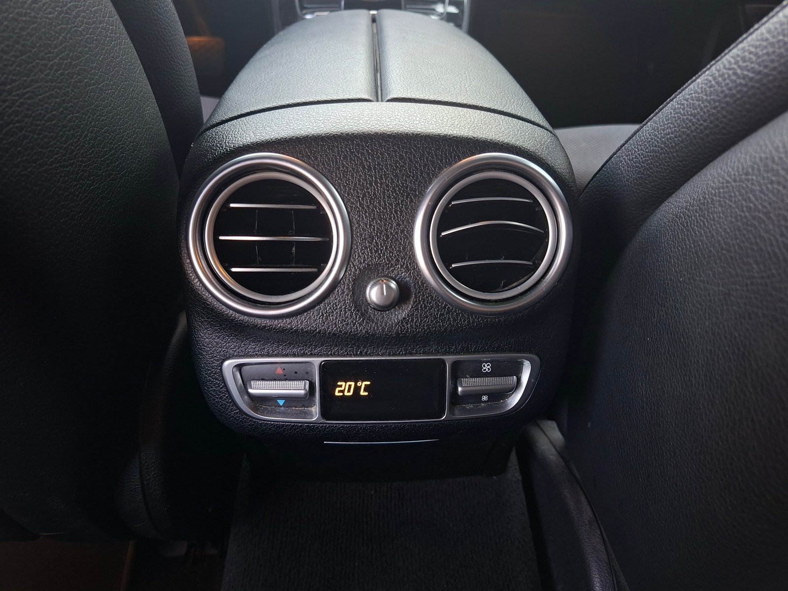 2019 Mercedes-Benz E-klasa — fotografija 22