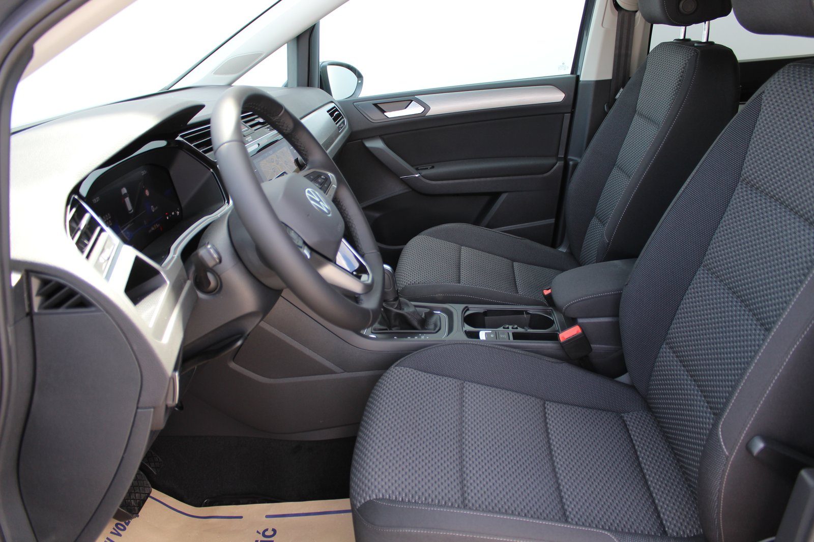 2026 Volkswagen Touran R-Line — fotografija 8