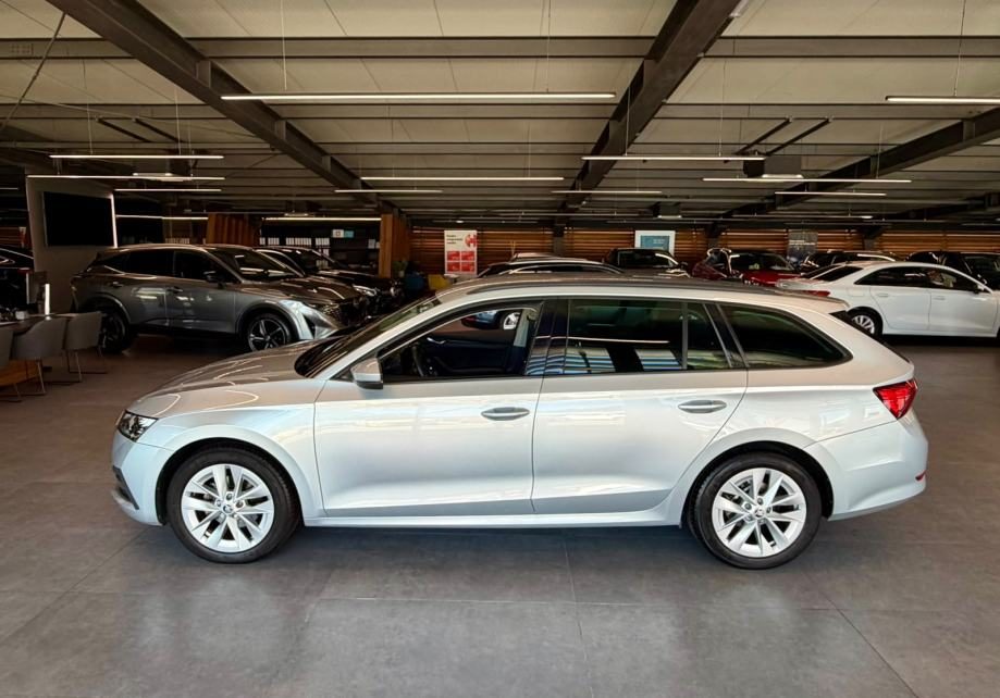 2022 Škoda Octavia Combi — fotografija 4