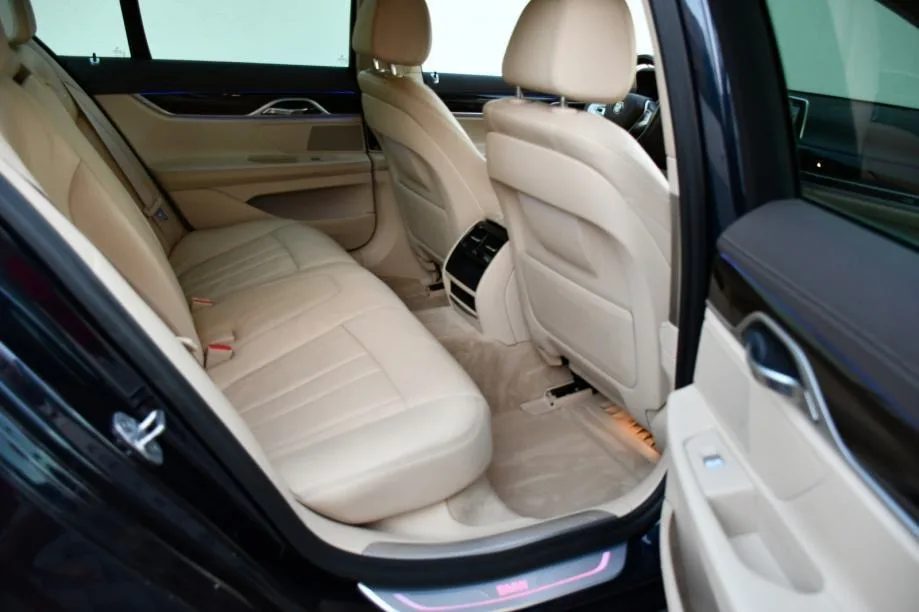 2017 BMW Serija 7 — fotografija 18