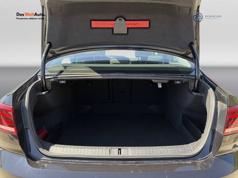 2020 Volkswagen Passat — sličica 20