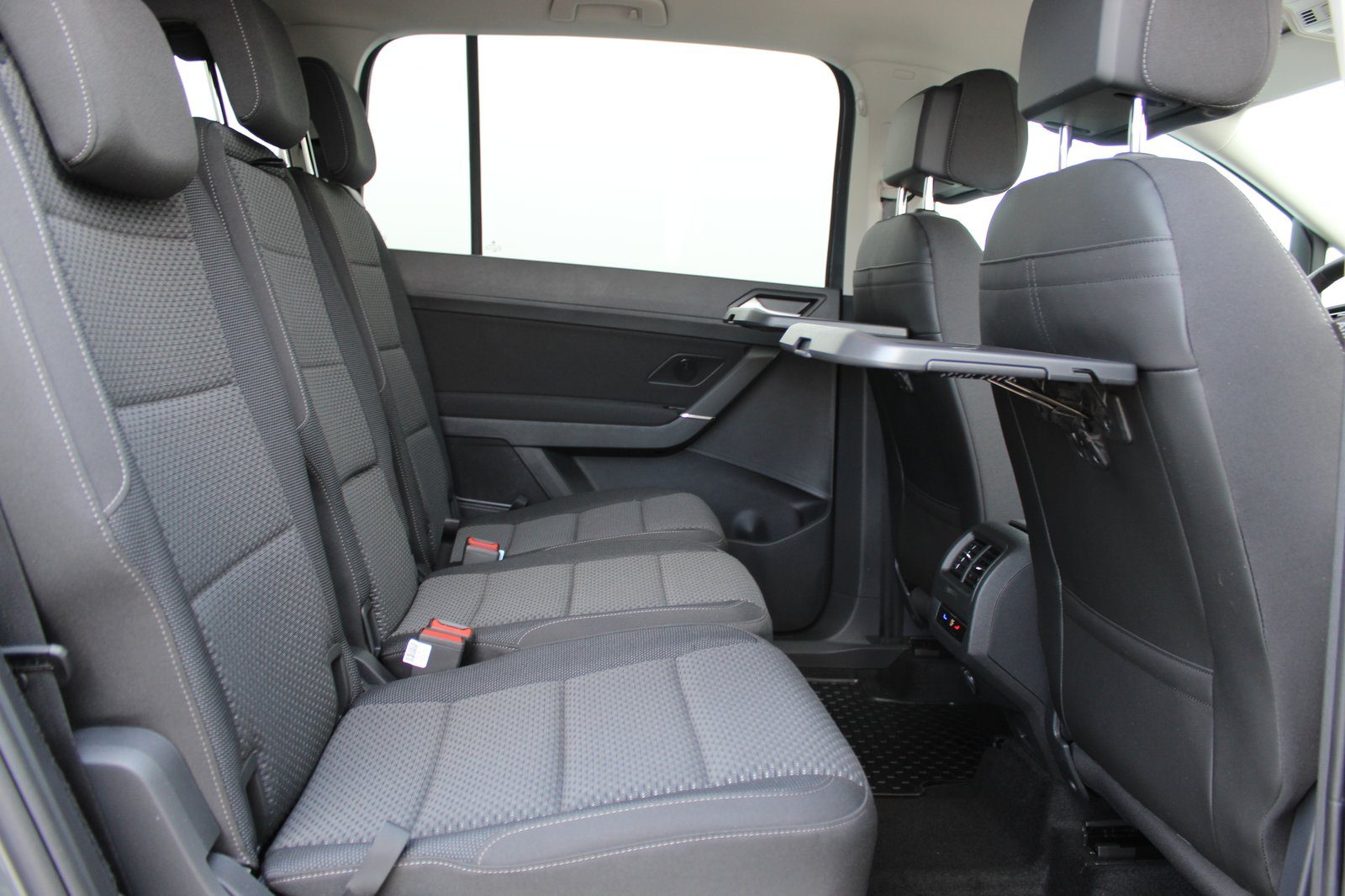 2026 Volkswagen Touran R-Line — fotografija 13