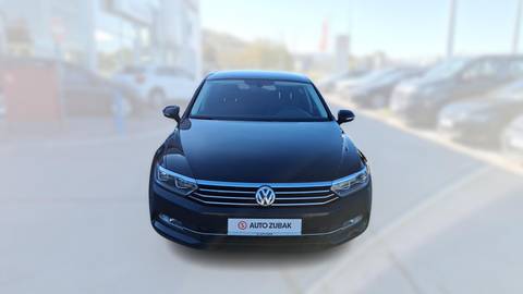 2018 Volkswagen Passat — sličica 2