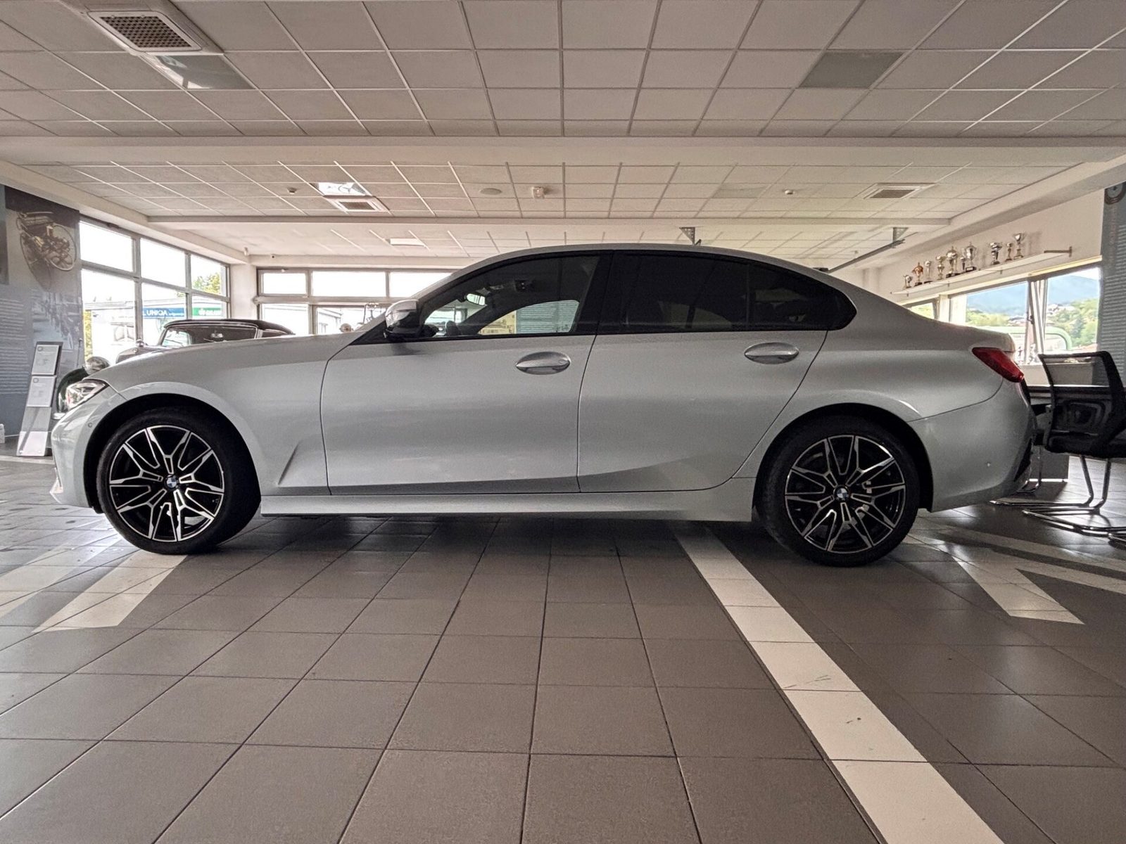 2020 BMW Serija 3 Sport Line — fotografija 10