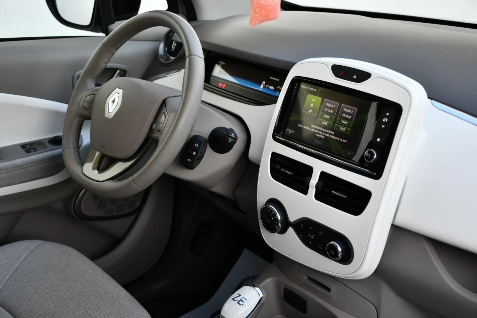 2018 Renault Zoe — fotografija 14