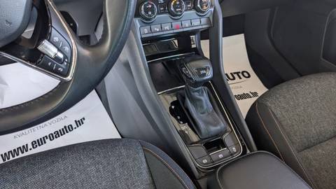 2022 Škoda Karoq — sličica 19