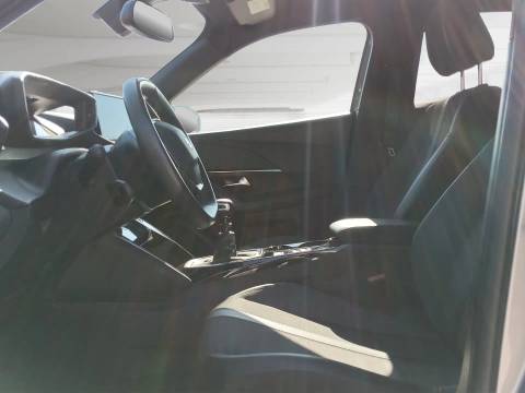 2023 Peugeot 2008 — sličica 10