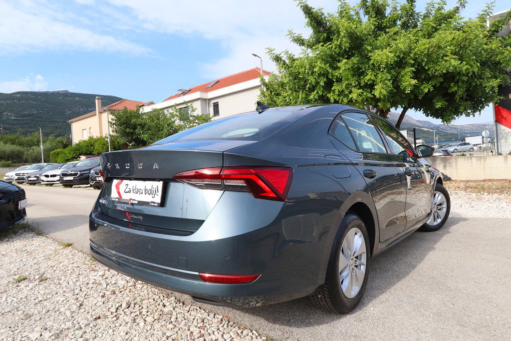 2020 Škoda Octavia — fotografija 15