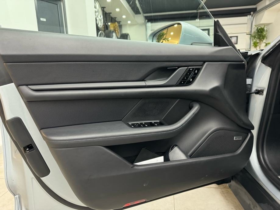 2020 Porsche Taycan — fotografija 6