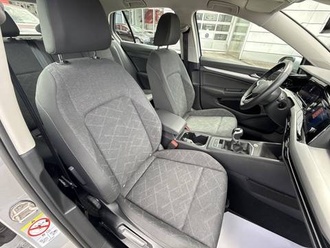 2024 Volkswagen Golf — sličica 23