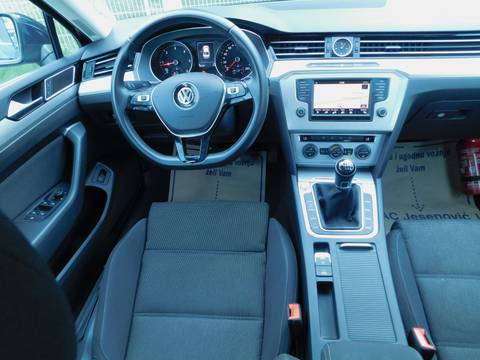 2016 Volkswagen Passat — sličica 10
