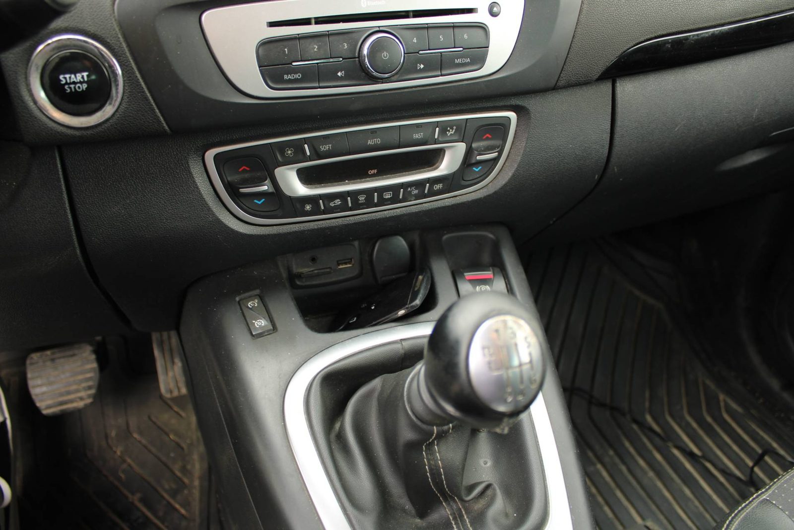 2016 Renault Scenic — fotografija 13