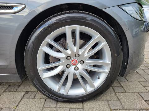 2015 Jaguar XF — sličica 28