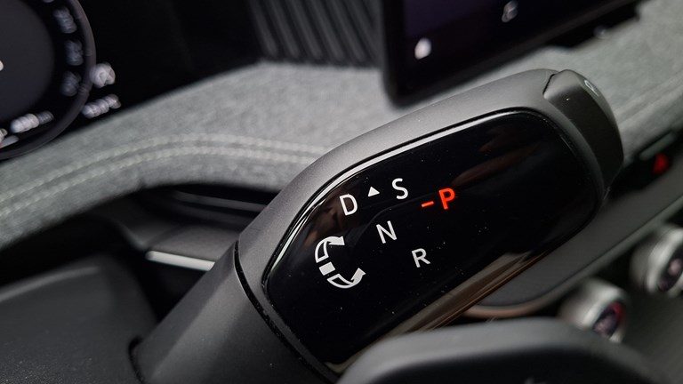 2025 Škoda Superb — fotografija 20