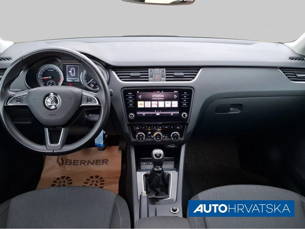 2019 Škoda Octavia Combi — fotografija 9