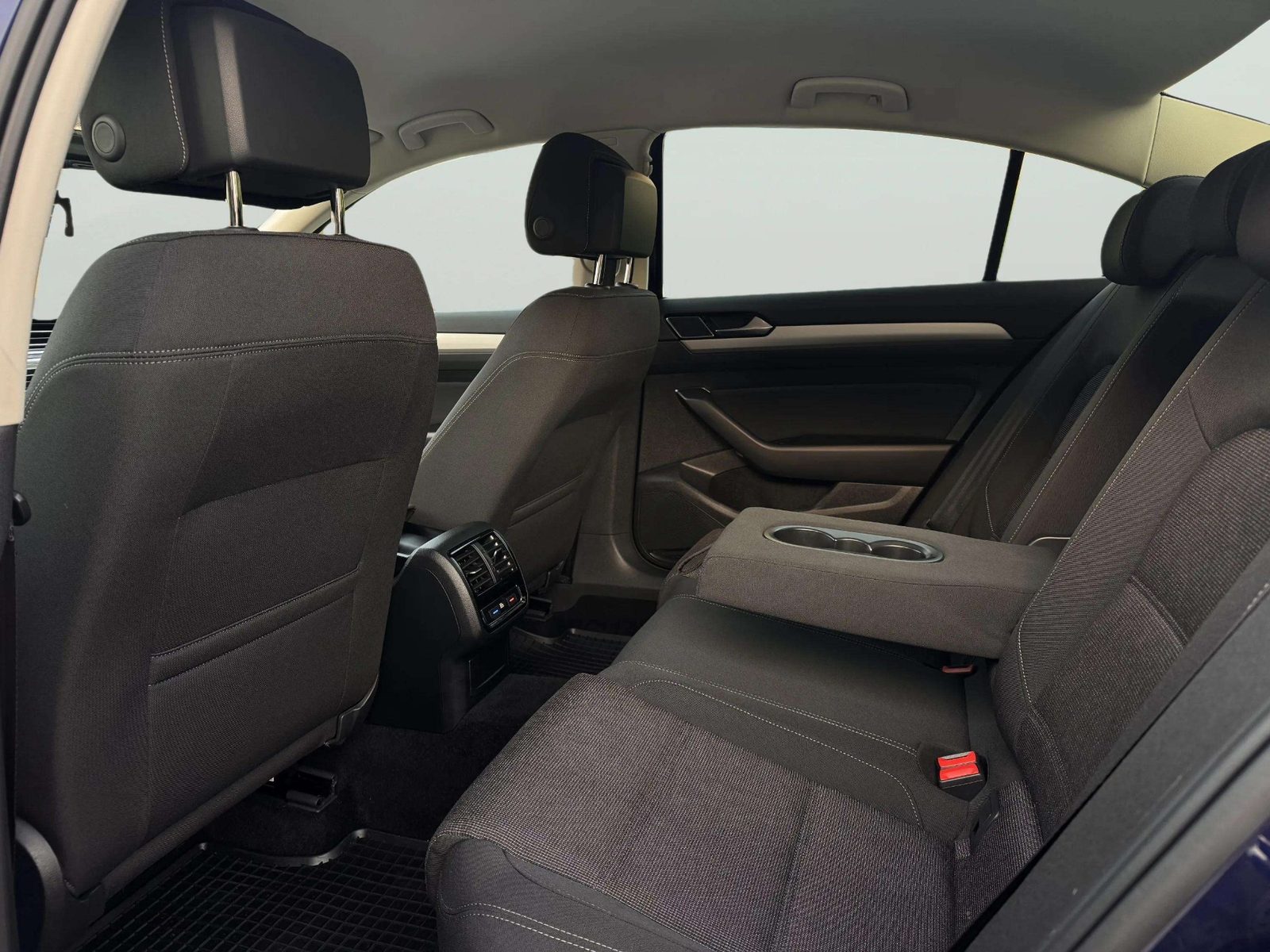 2019 Volkswagen Passat — fotografija 11