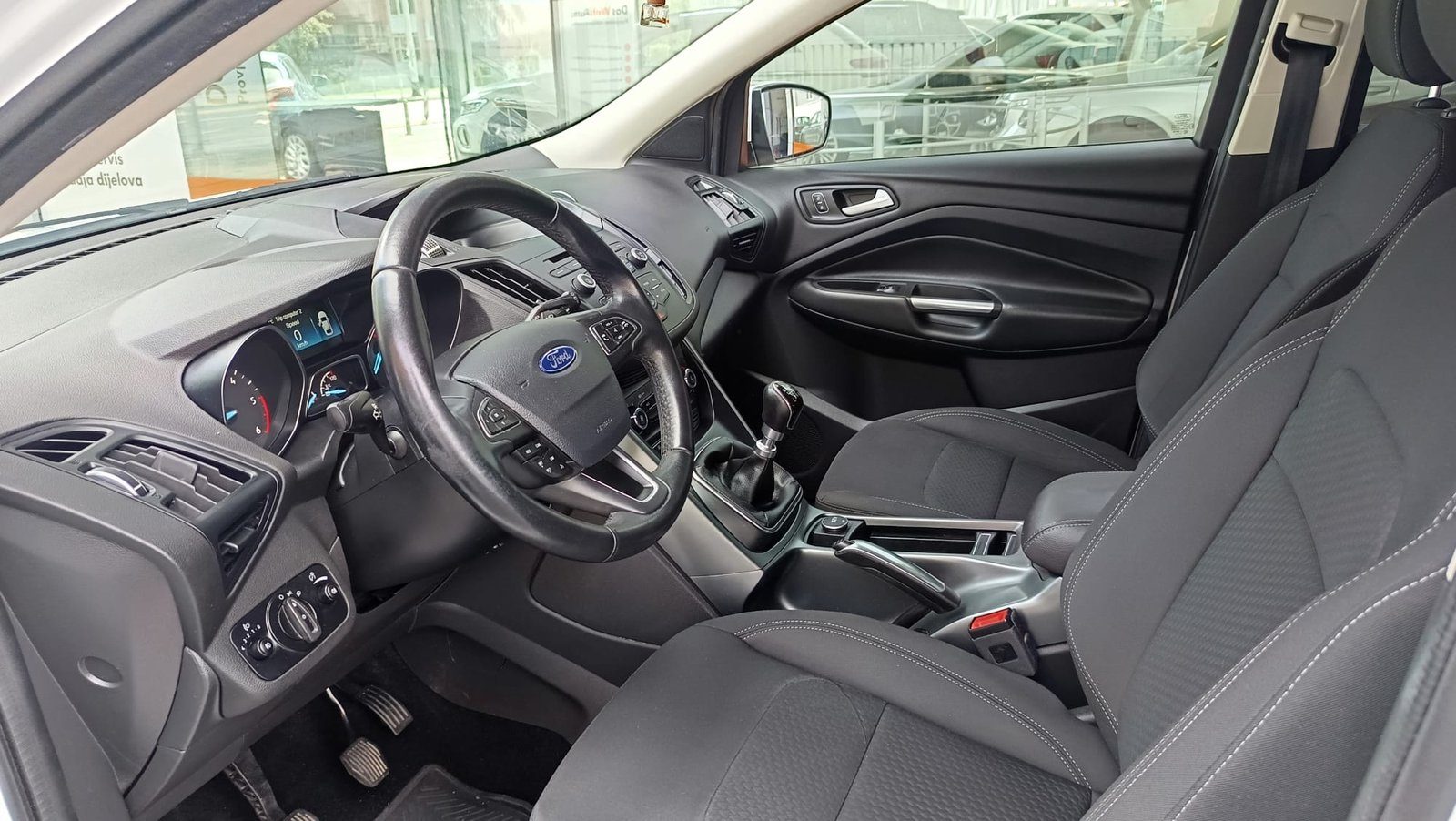 2017 Ford Kuga — fotografija 8